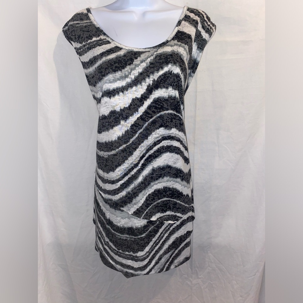 Women’s size 34/36W CATHERINES scalloped tank top